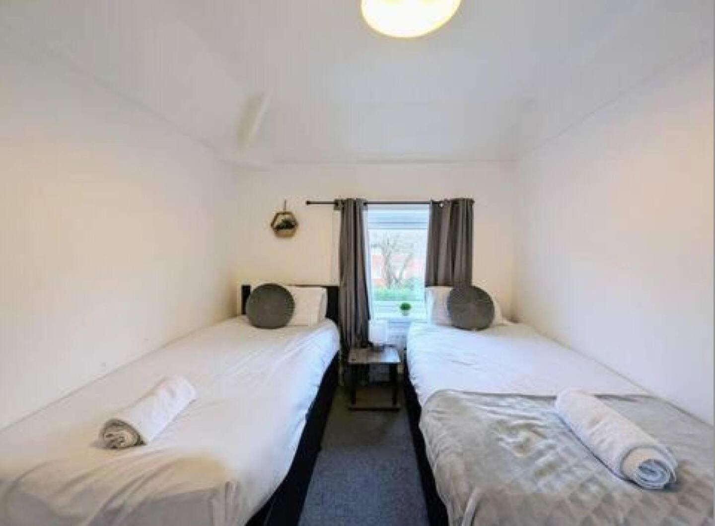 2 Bedroom Home With Driveway Close To Quayside Gateshead Esterno foto