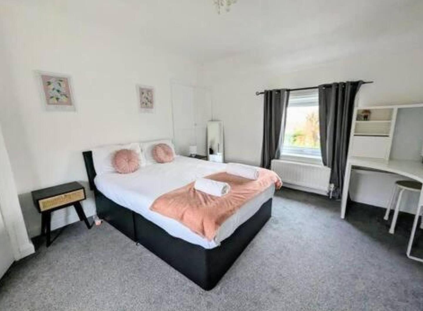 2 Bedroom Home With Driveway Close To Quayside Gateshead Esterno foto