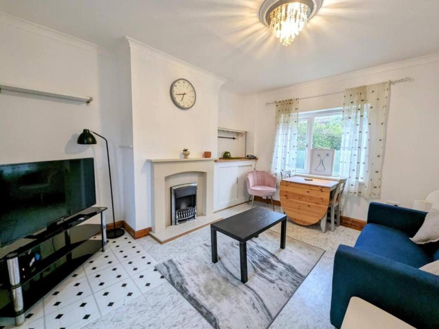 2 Bedroom Home With Driveway Close To Quayside Gateshead Esterno foto