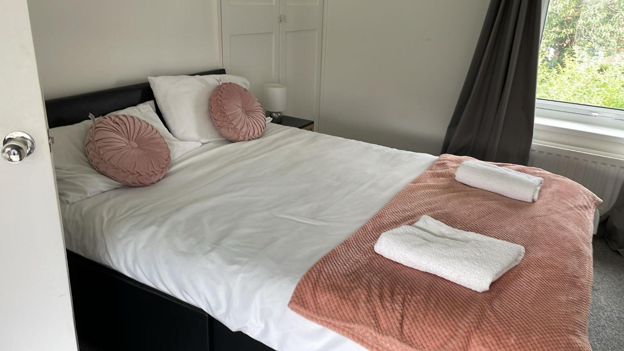 2 Bedroom Home With Driveway Close To Quayside Gateshead Esterno foto
