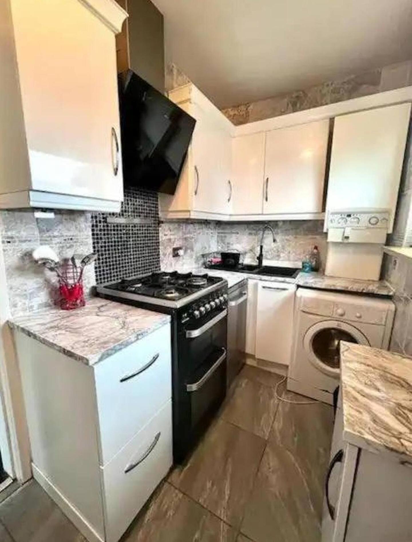 2 Bedroom Home With Driveway Close To Quayside Gateshead Esterno foto